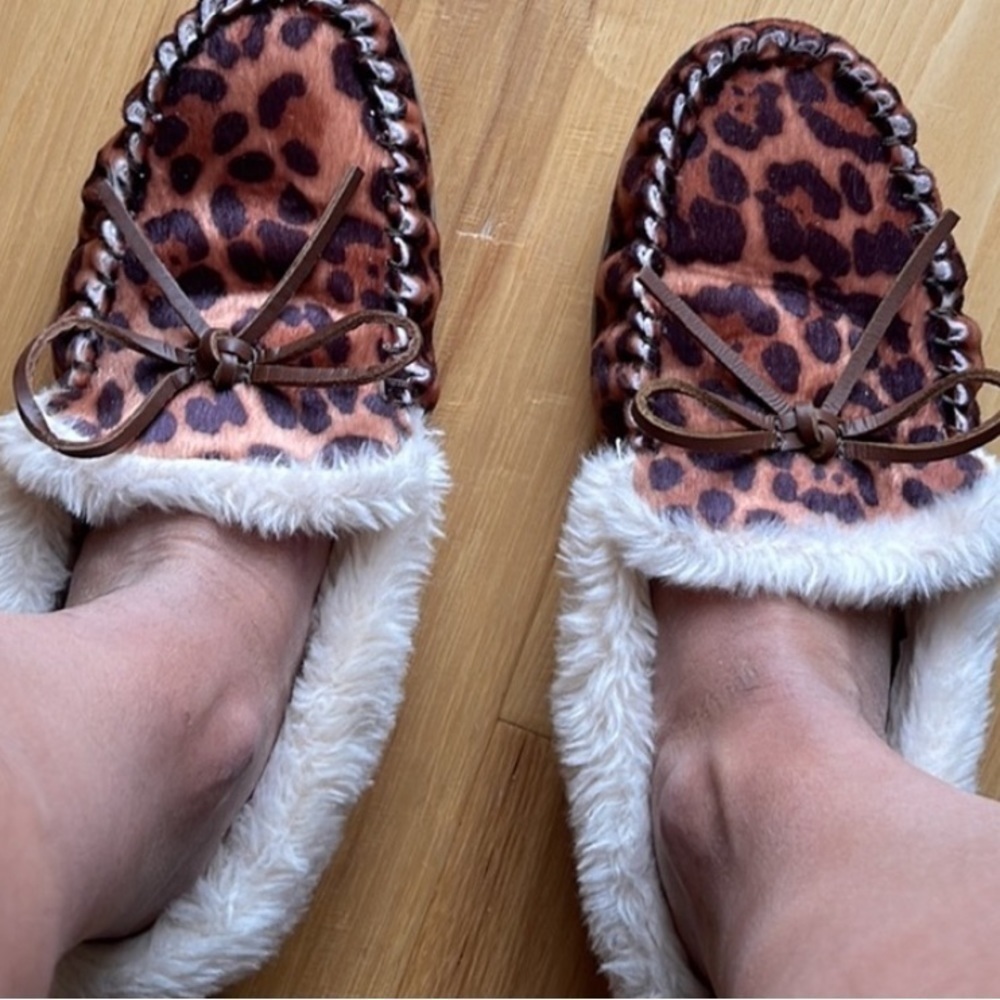 𝅺J. Crew Faux Animal Print Mocasin Slippers. Size 10.5. D4/A1681
